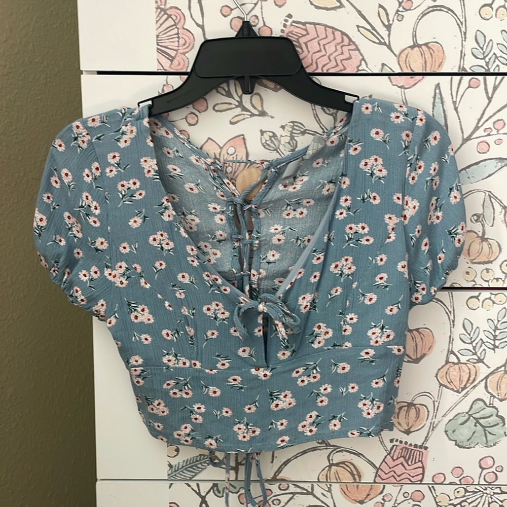 Tilly’s Cropped Floral Laced Up Top